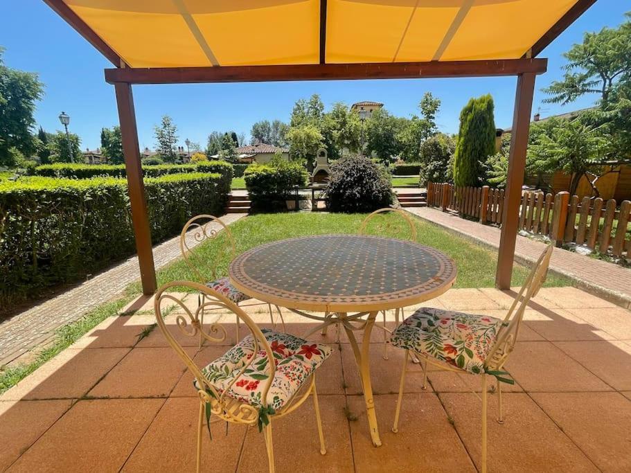Casa Vacanza Villaggio Poggio Rosso Αρέτσο Εξωτερικό φωτογραφία