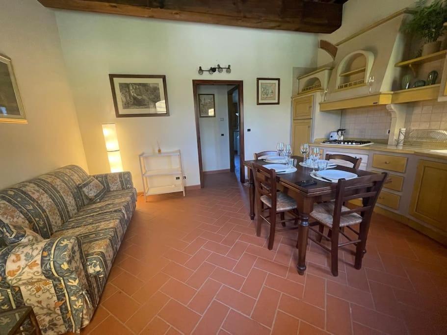 Casa Vacanza Villaggio Poggio Rosso Αρέτσο Εξωτερικό φωτογραφία